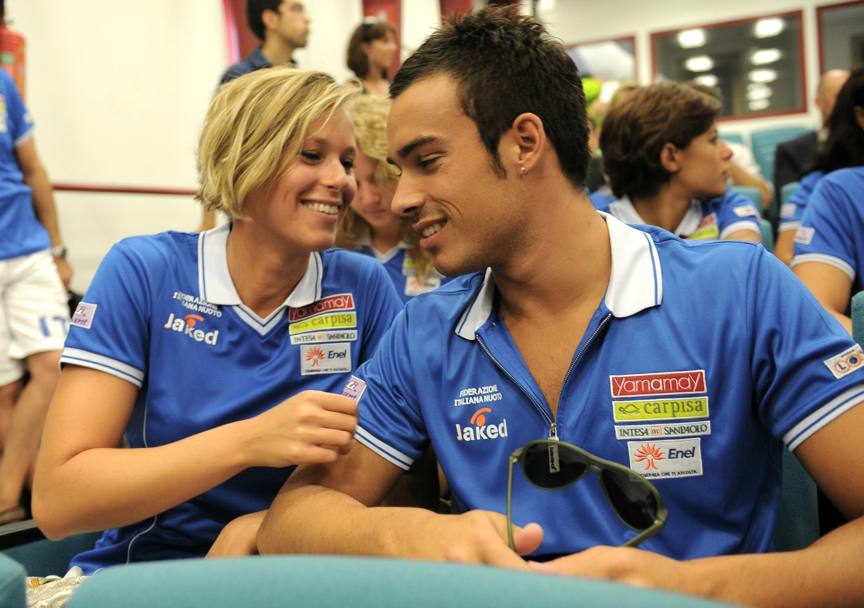 Attimi di dolcezza con Luca Marin alla presentazione della Nazionale Italiana ai Mondiali di Roma 2009. (LaPresse)